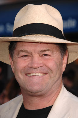 Micky Dolenz در صحنه فیلم سینمایی اکنون شما را چاک و لری اعلام می کنم