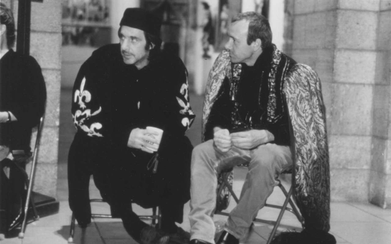 آل پاچینو در صحنه فیلم سینمایی Looking for Richard به همراه کوین اسپیسی
