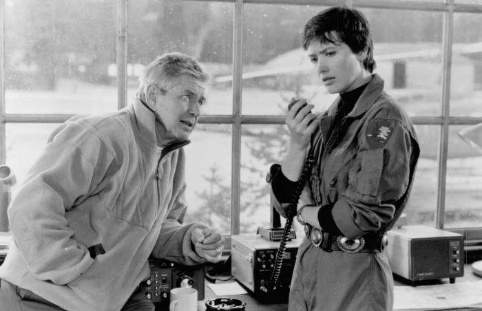 Janine Turner در صحنه فیلم سینمایی صخره نورد به همراه Ralph Waite