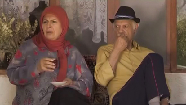 ناصر گیتی‌جاه در صحنه سریال تلویزیونی خداحافظ بچه به همراه شهین تسلیمی