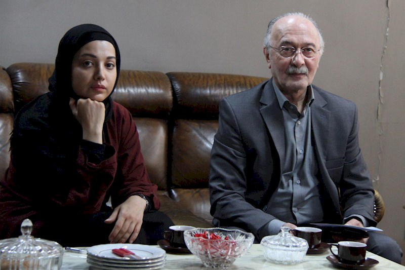 پرویز پورحسینی در صحنه سریال تلویزیونی گمشدگان به همراه روشنک گرامی