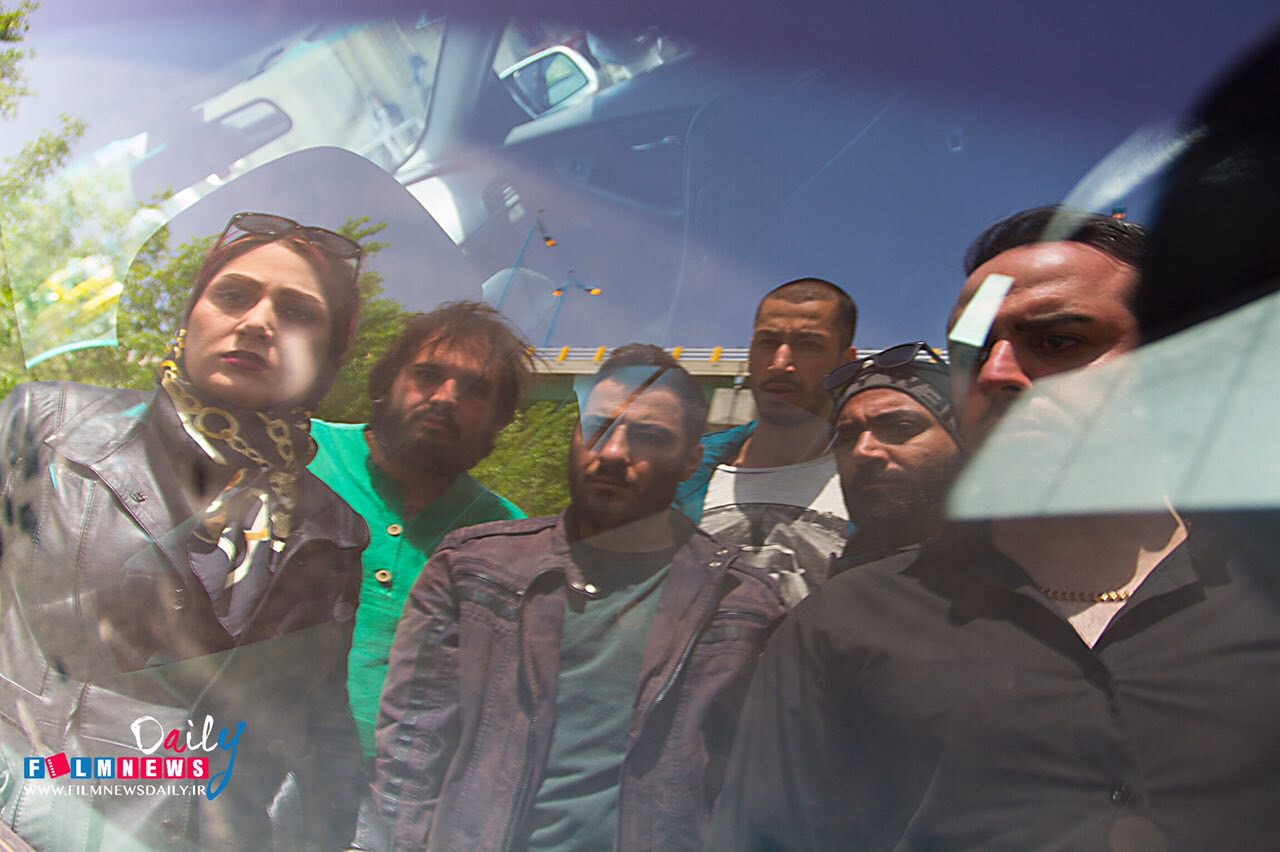نوید محمدزاده در پشت صحنه فیلم سینمایی لانتوری به همراه رضا درمیشیان، باران کوثری، بهرام افشاری و بهرنگ علوی