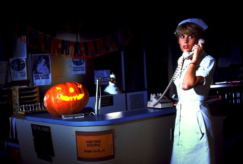 Tawny Moyer در صحنه فیلم سینمایی هالووین ۲