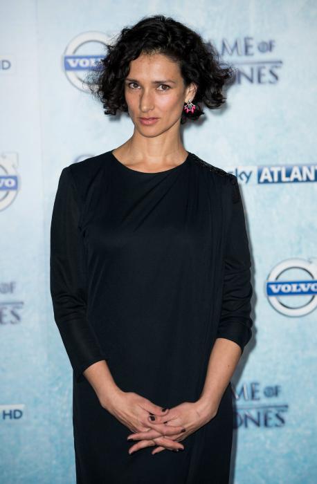 Indira Varma در صحنه سریال تلویزیونی بازی تاج و تخت