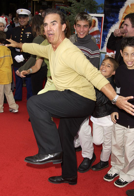 Jay Thomas در صحنه فیلم سینمایی The Santa Clause 2