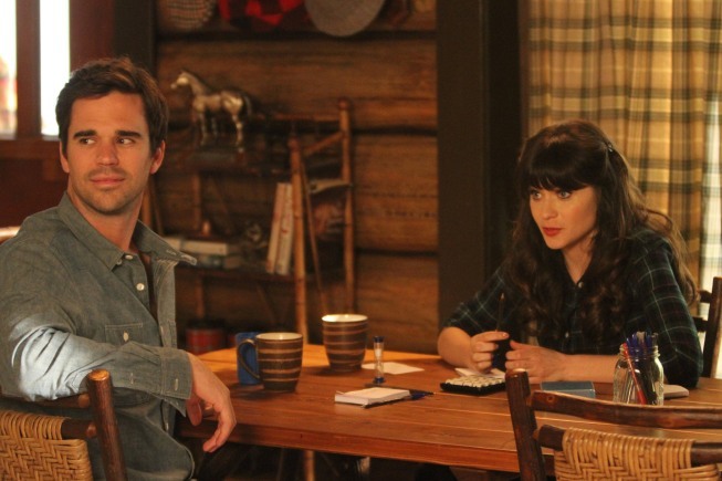 David Walton در صحنه سریال تلویزیونی دختر جدید به همراه زویی دشانل