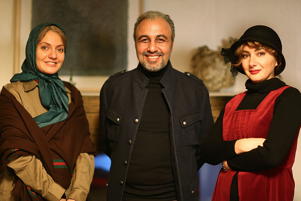 مهناز افشار در صحنه فیلم سینمایی نهنگ عنبر به همراه رضا عطاران و هانیه توسلی