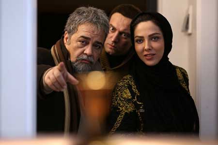 محمدرضا شریفی‌نیا در صحنه فیلم سینمایی سه بیگانه به همراه مجید صالحی و لیلا اوتادی