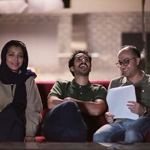 سید روح‌الله حجازی در پشت صحنه فیلم سینمایی اتاق تاریک به همراه ساعد سهیلی و ساره بیات