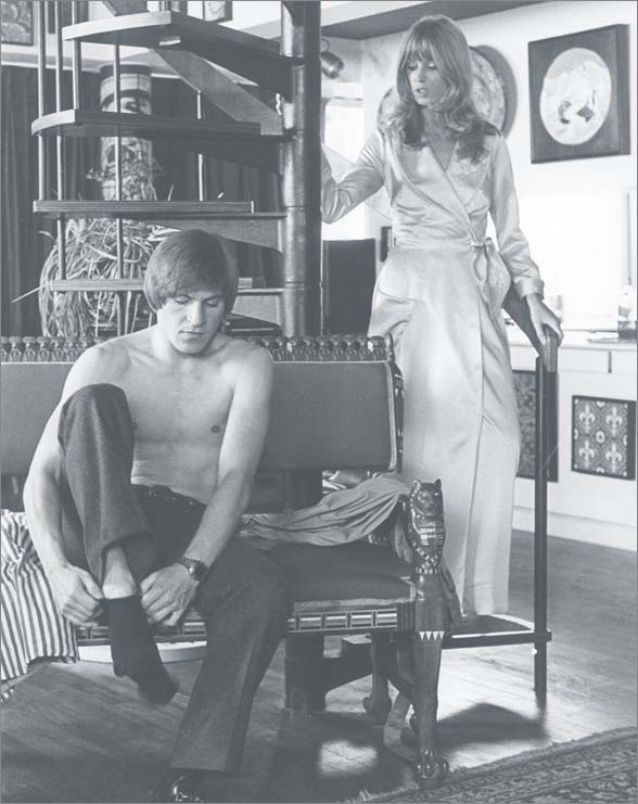 Jill Townsend در صحنه فیلم سینمایی Alfie Darling به همراه Alan Price