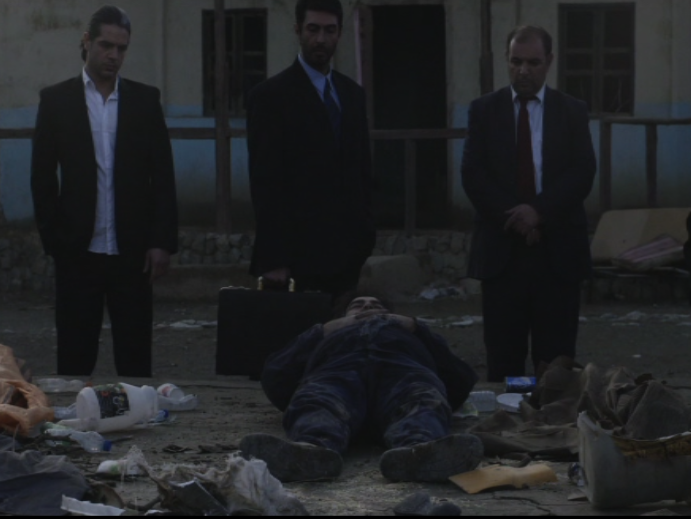 تصویری از مهدی مهری سینما و تلویزیون در حال بازیگری سر صحنه یکی از آثارش