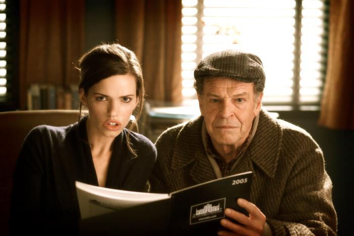 Samantha Noble در صحنه سریال تلویزیونی فرینج به همراه جان نوبل