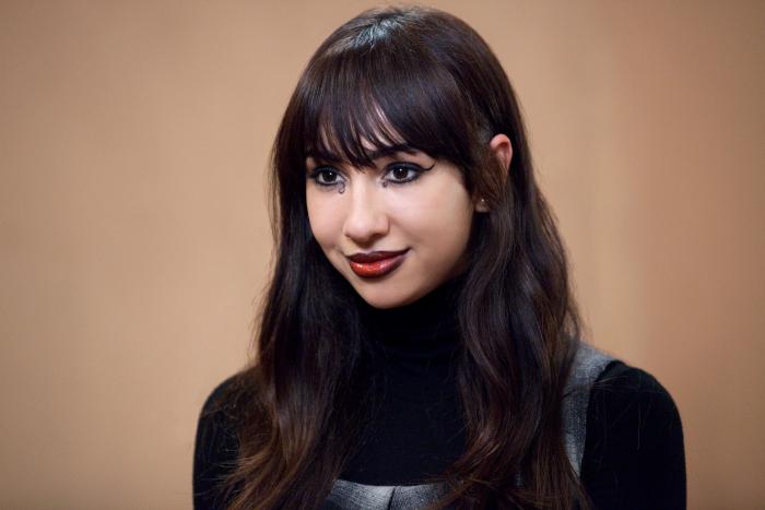 Jackie Cruz در صحنه سریال تلویزیونی نارنجی سیاه، جدید است