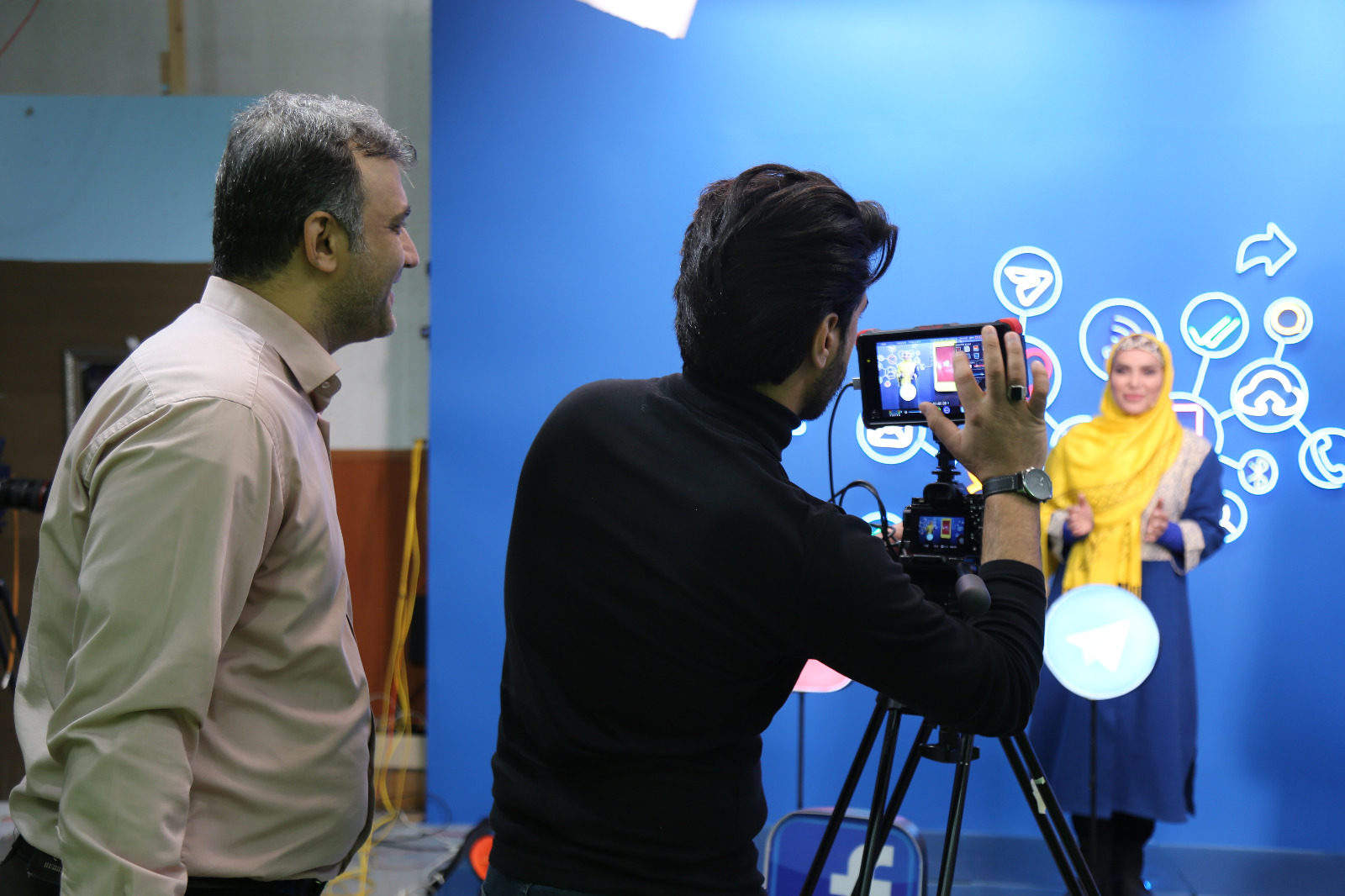 تصویری از مصطفی معارف‌وند سینما و تلویزیون در پشت صحنه یکی از آثارش