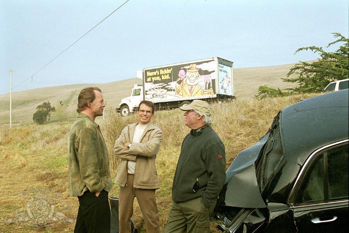 Barry Levinson در صحنه فیلم سینمایی دزدان به همراه بروس ویلیس و بیلی باب تورنتون