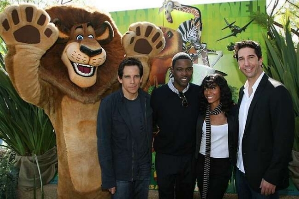Chris Rock در صحنه فیلم سینمایی ماداگاسکار: فرار به آفریقا به همراه David Schwimmer، Ben Stiller و جادا پینکت اسمیت