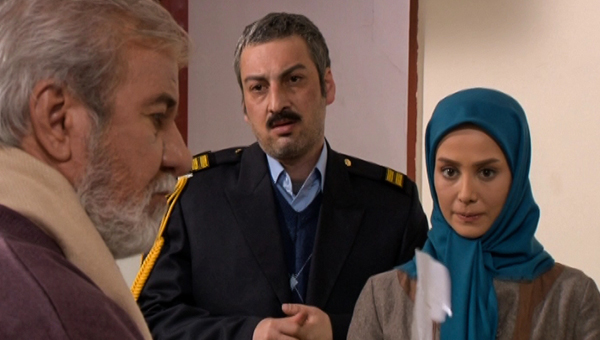 ارژنگ امیرفضلی در صحنه سریال تلویزیونی سر به راه به همراه مسعود کرامتی و الناز حبیبی
