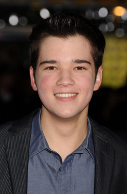 Nathan Kress در صحنه فیلم سینمایی توقف ناپذیر