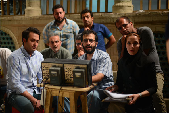 بهروز شعیبی در صحنه سریال تلویزیونی پرده‌نشین به همراه محسن کیایی، مصطفی زمانی و همایون ارشادی