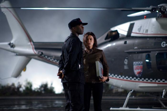 Adrian Lester در صحنه فیلم سینمایی رستاخیز به همراه Rhona Mitra