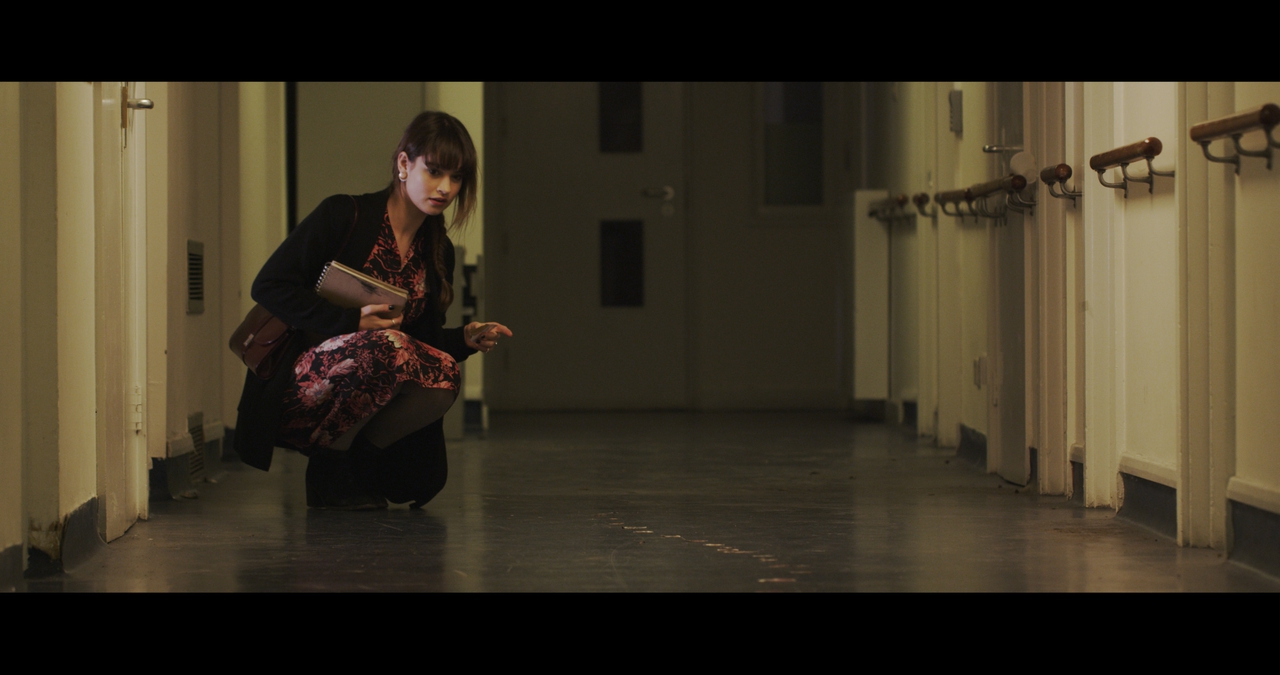 لیلی جیمز در صحنه فیلم سینمایی Silent Treatment