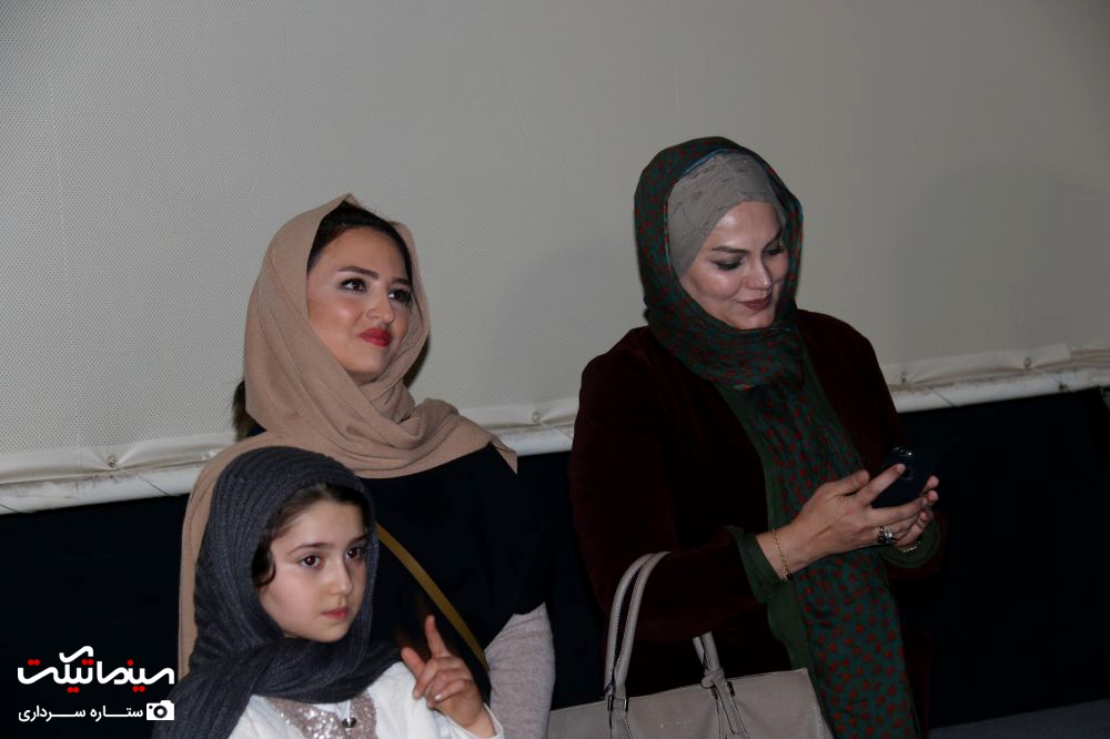 ساره نور موسوی در اکران افتتاحیه فیلم سینمایی نفس به همراه گلاره عباسی و نرگس آبیار