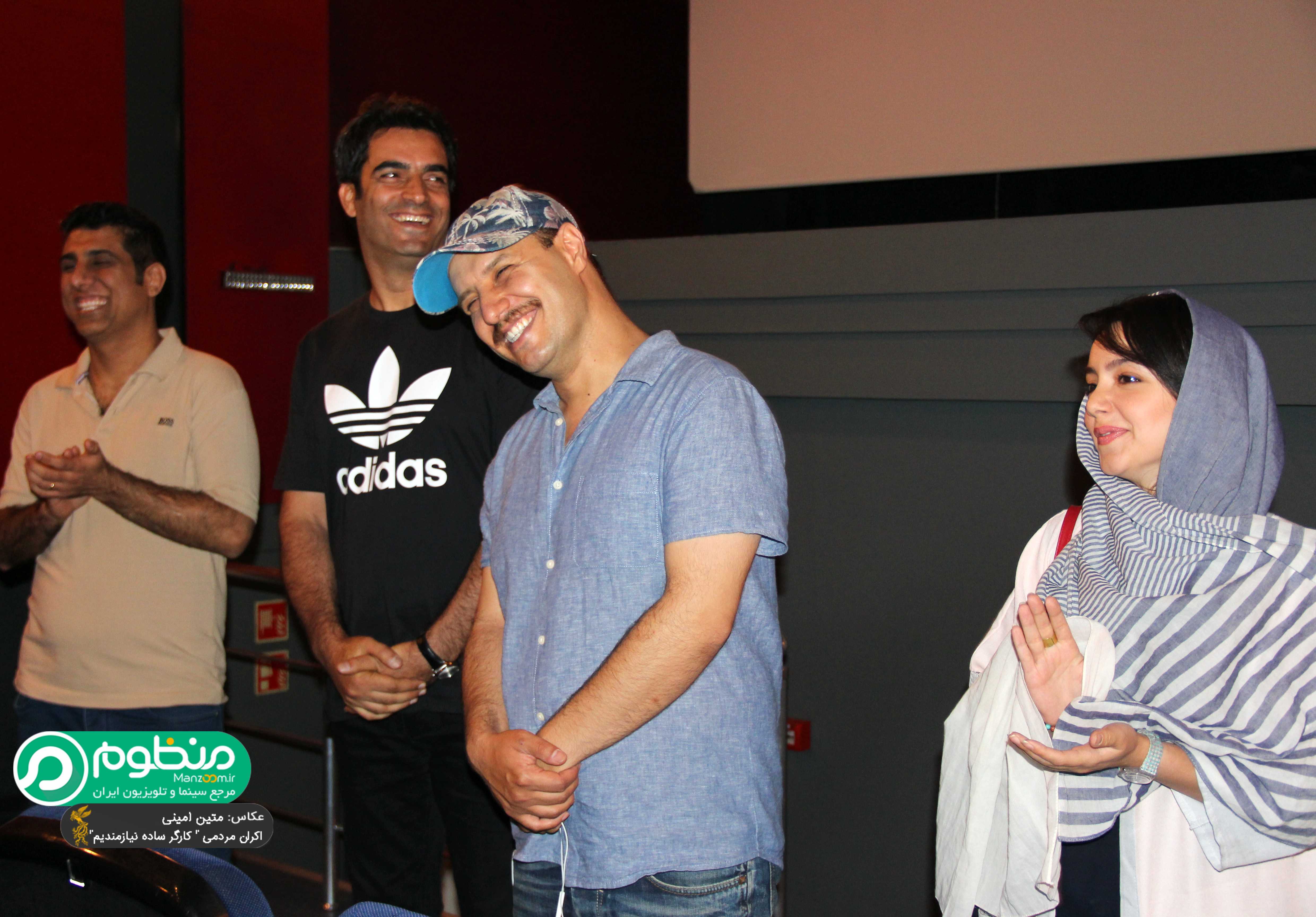 جواد عزتی در اکران افتتاحیه فیلم سینمایی کارگر ساده نیازمندیم به همراه نازنین بیاتی و منوچهر هادی
