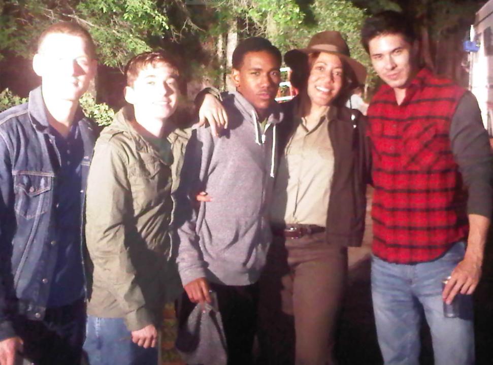 Austin Abrams در صحنه فیلم سینمایی Sacrifice به همراه Brandon Mychal Smith، Lewis Tan، Deborah Gaffney و Luke Kleintank