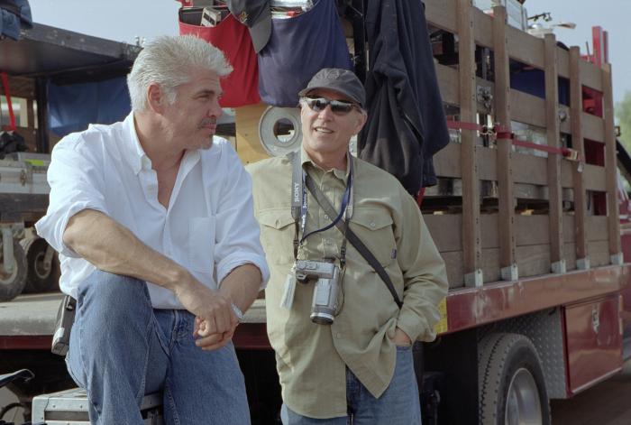 Frank Marshall در صحنه فیلم سینمایی سیبیسکوت به همراه گری راس