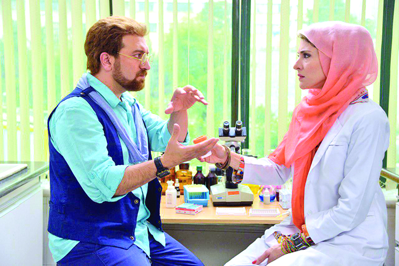 مجید صالحی در صحنه فیلم سینمایی من و شارمین به همراه ویشکا آسایش