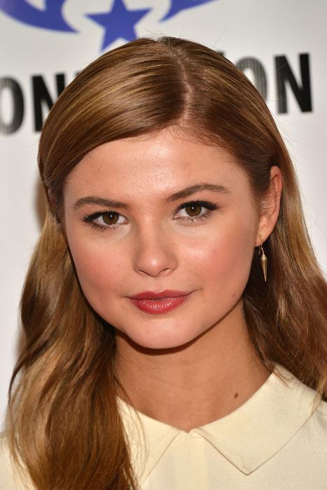 Stefanie Scott در صحنه فیلم سینمایی توطئه آمیز 3