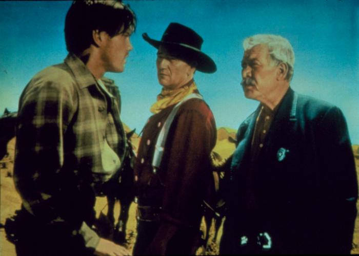 Ward Bond در صحنه فیلم سینمایی جویندگان به همراه Jeffrey Hunter و John Wayne
