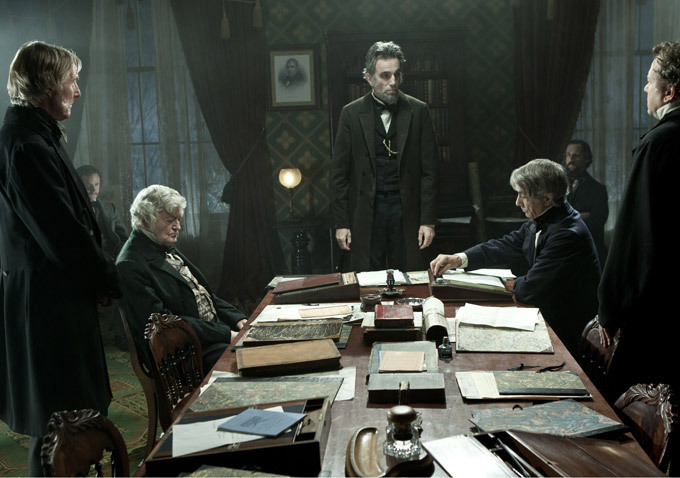 هال هالبروک در صحنه فیلم سینمایی لینکلن به همراه Tim Blake Nelson، دانیل دی-لوئیس و دیوید استراتایرن