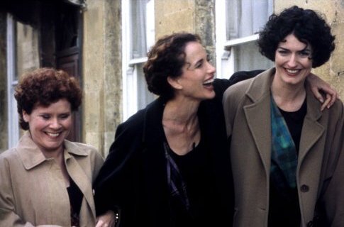 Imelda Staunton در صحنه فیلم سینمایی Crush به همراه اندی مک  داول و Anna Chancellor