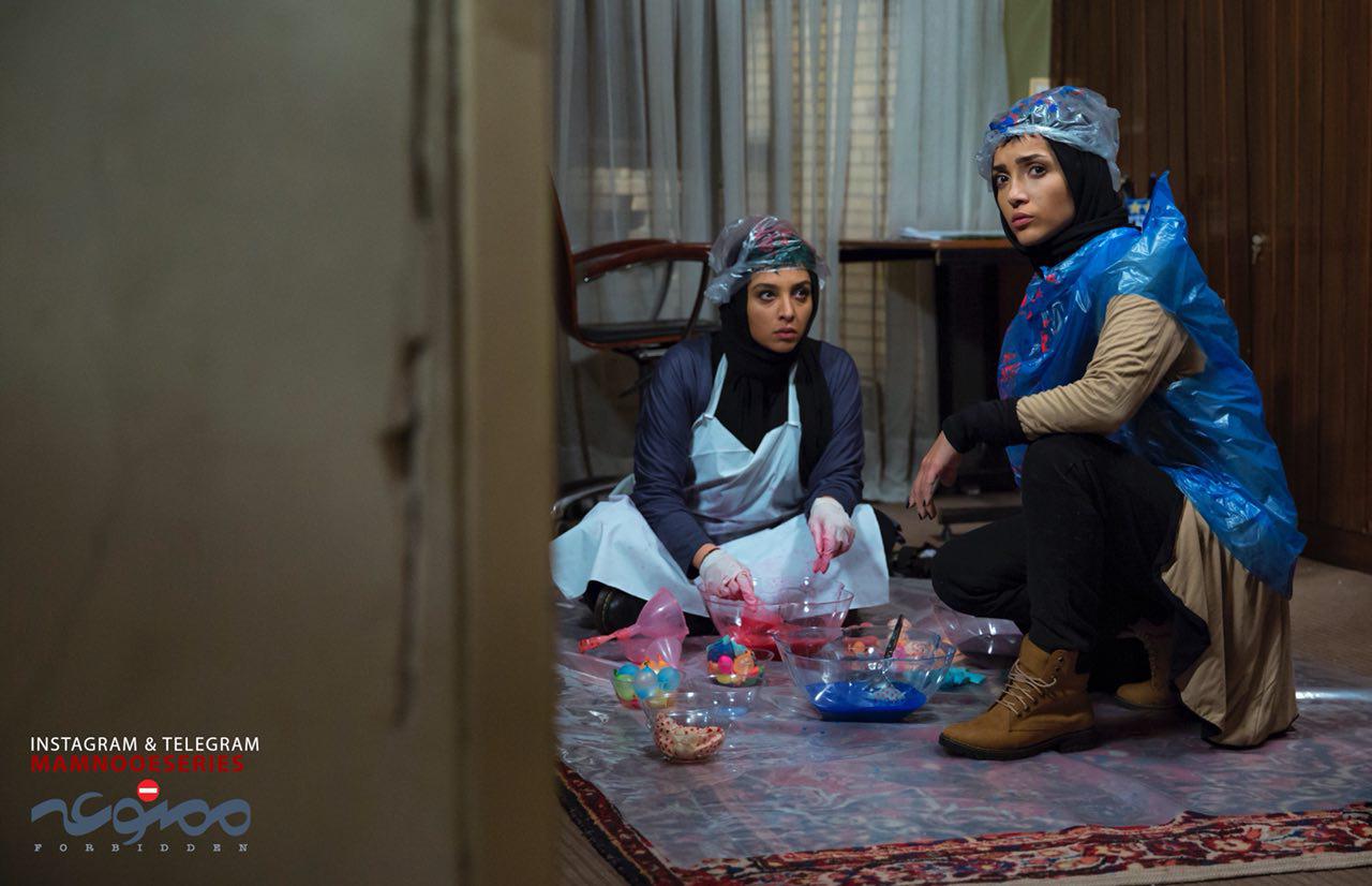 آناهیتا درگاهی در صحنه سریال شبکه نمایش خانگی ممنوعه به همراه خاطره اسدی