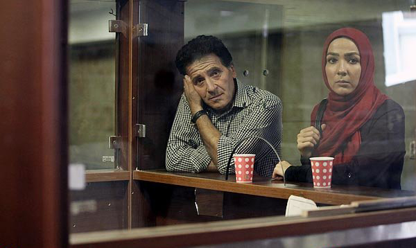 ابوالفضل پورعرب در صحنه سریال تلویزیونی روزهای بی‌قراری به همراه سارا نازپرور صوفیانی