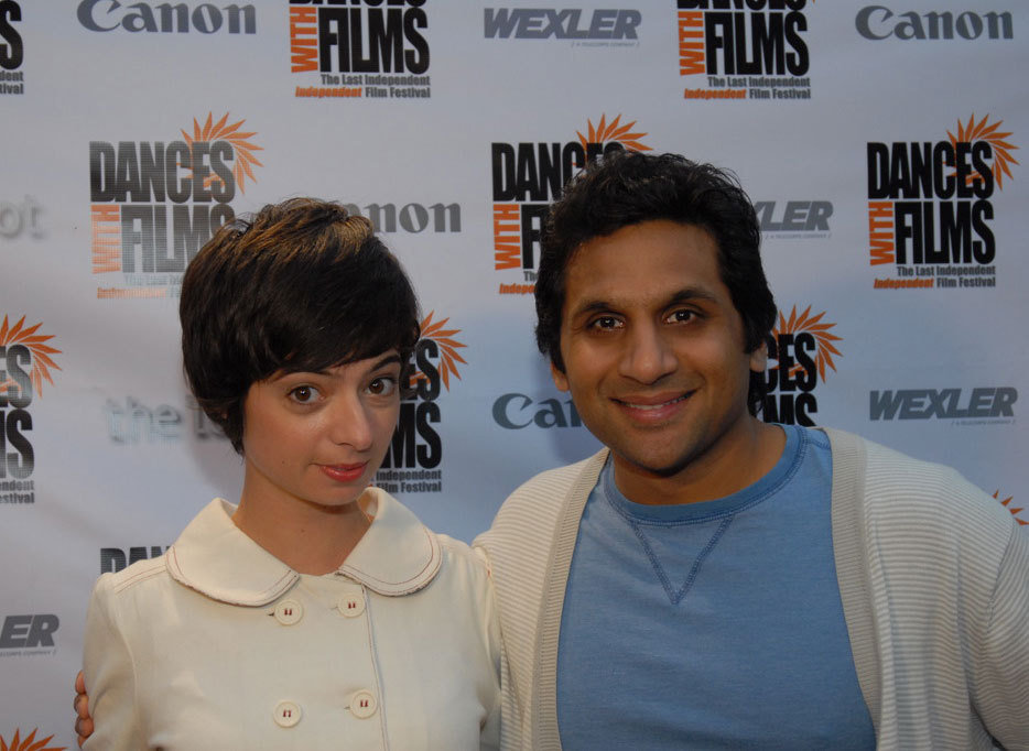Ravi Patel در صحنه فیلم سینمایی The Last Hurrah به همراه Kate Micucci
