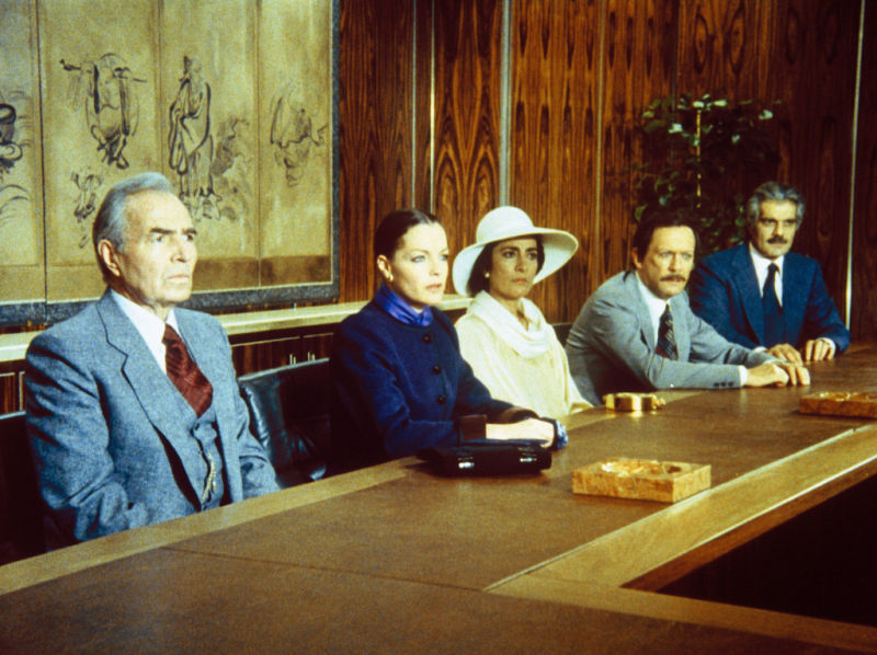 Irene Papas در صحنه فیلم سینمایی Bloodline به همراه جیمز میسون، عمر شریف، Maurice Ronet و Romy Schneider