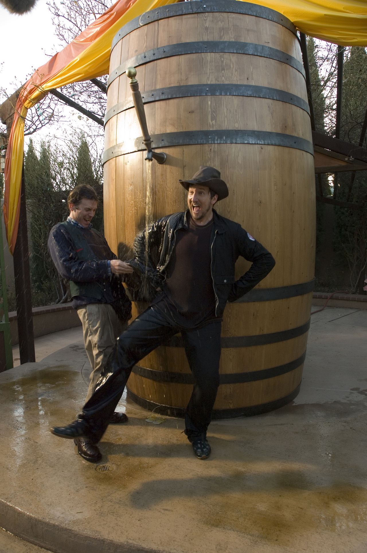 Paul Soter در صحنه فیلم سینمایی Beerfest به همراه Erik Stolhanske