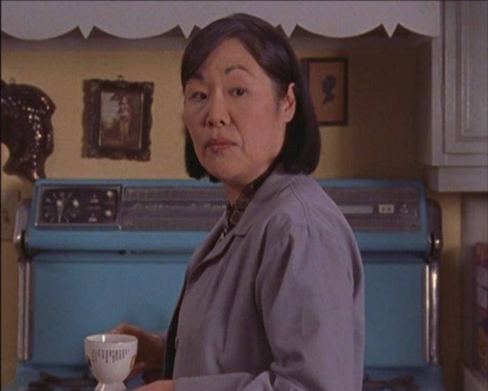 Emily Kuroda در صحنه سریال تلویزیونی Gilmore Girls