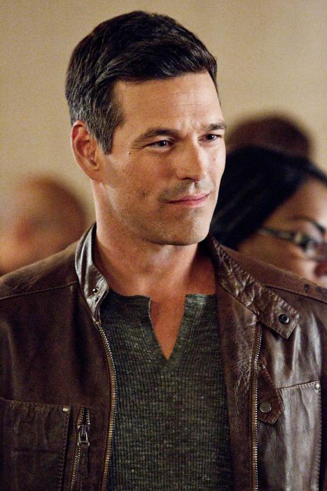 Eddie Cibrian در صحنه سریال تلویزیونی Rizzoli & Isles