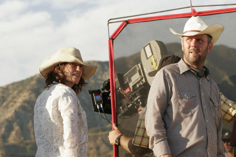 Valerie Faris در صحنه فیلم سینمایی میس سان شاین کوچولو به همراه Jonathan Dayton