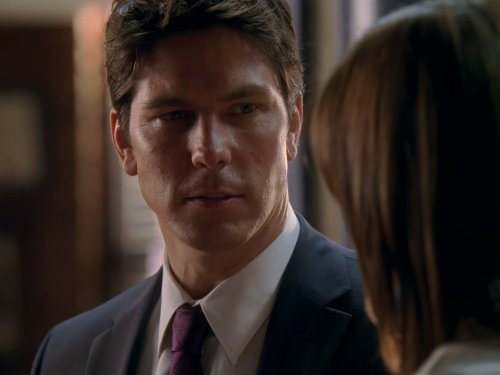 Michael Trucco در صحنه سریال تلویزیونی کستل