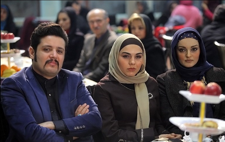 آزاده زارعی در نشست خبری سریال تلویزیونی آوای باران به همراه نیلوفر پارسا و مهران رنج‌بر