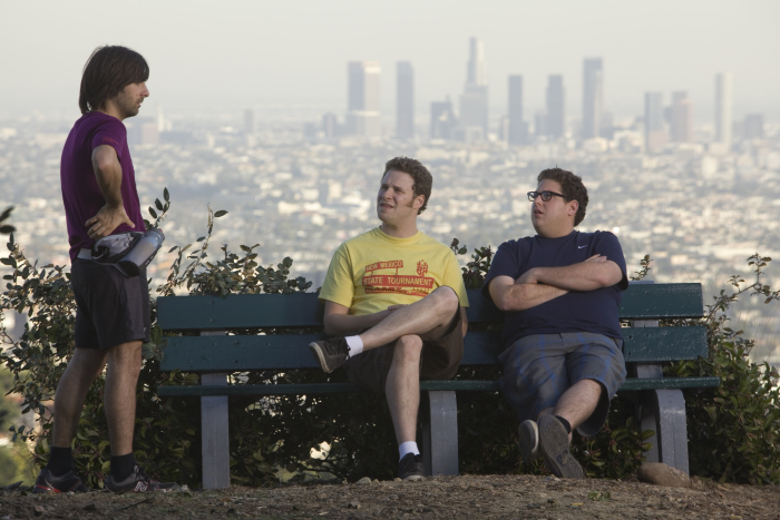 Jason Schwartzman در صحنه فیلم سینمایی بری زنبوری به همراه جونا هیِل و Seth Rogen