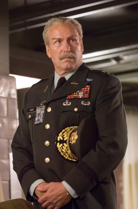 William Hurt در صحنه فیلم سینمایی هالک شگفت انگیز