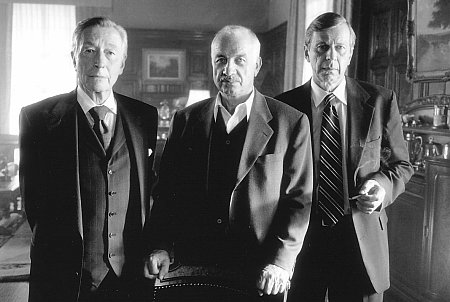 William B. Davis در صحنه فیلم سینمایی پرونده های اکس به همراه آرمین مولر-اشتال و John Neville