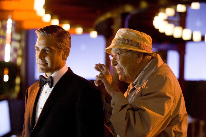 Carl Reiner در صحنه فیلم سینمایی سیزده یار اوشن به همراه جرج کلونی