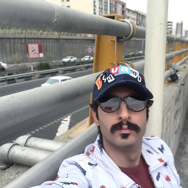 تصویری شخصی از حسین امیدی، بازیگر سینما و تلویزیون