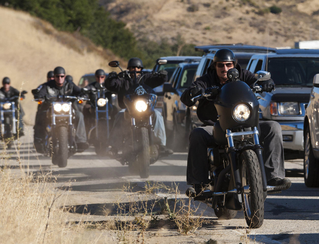 Kim Coates در صحنه سریال تلویزیونی فرزندان آشوب